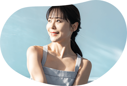 リ笑顔の女性の写真