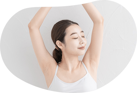 リラックスしている女性の写真